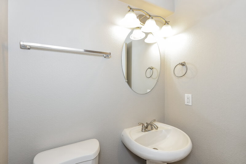 2,110/Mo, 9289 Hainsworth Ave Las Vegas, NV 89148 Bathroom View 2