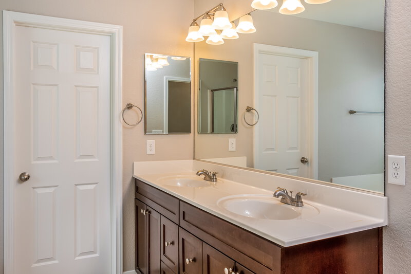 2,165/Mo, 3963 N Zodiacal Light St Las Vegas, NV 89129 Main Bathroom View 2