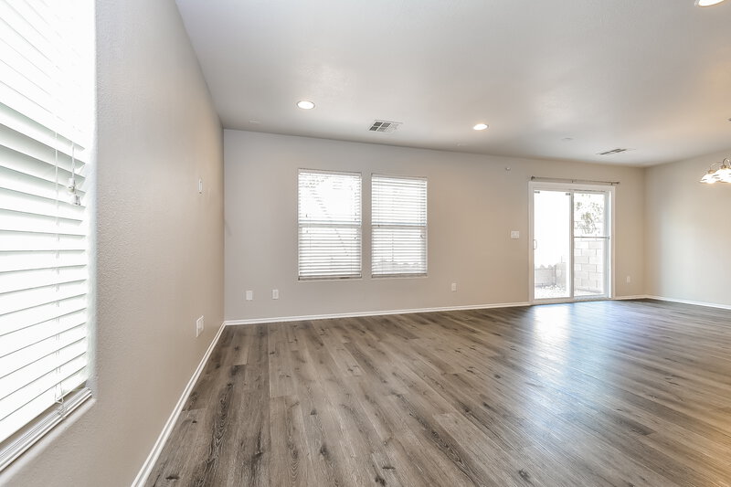 2,710/Mo, 7921 Point Oaks Ct Las Vegas, NV 89149 Living Room View 2