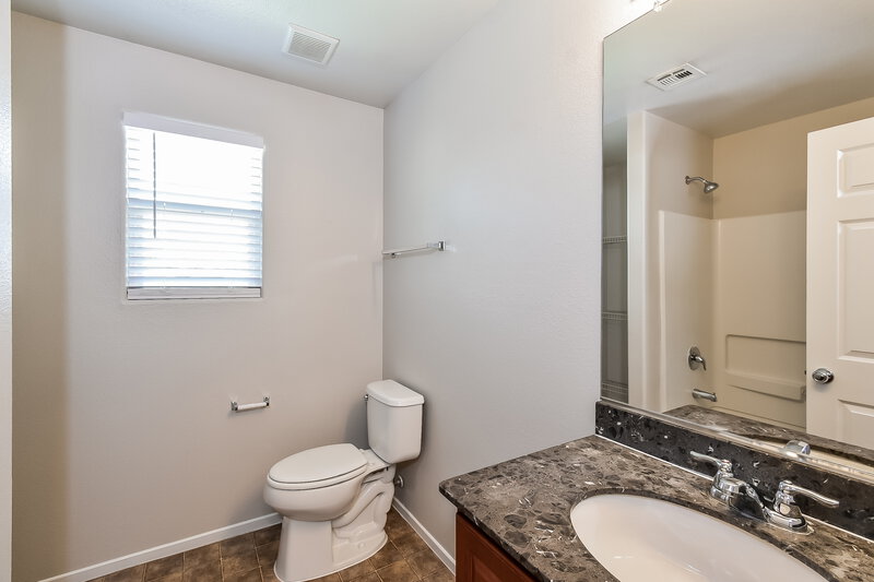 2,710/Mo, 7921 Point Oaks Ct Las Vegas, NV 89149 Bathroom View 2