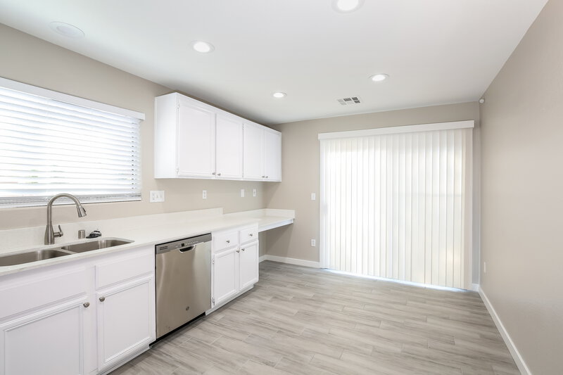 1,980/Mo, 6523 Copper Smith Ct North Las Vegas, NV 89084 Kitchen View