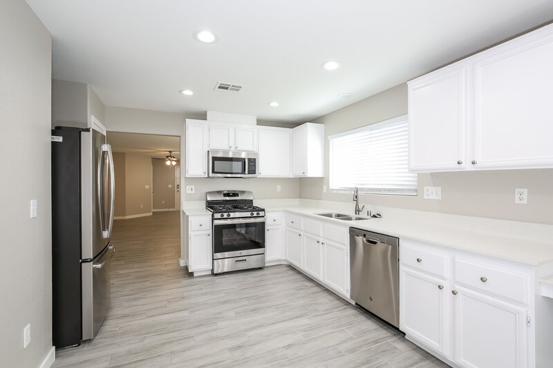 1,980/Mo, 6523 Copper Smith Ct North Las Vegas, NV 89084 Kitchen View 2