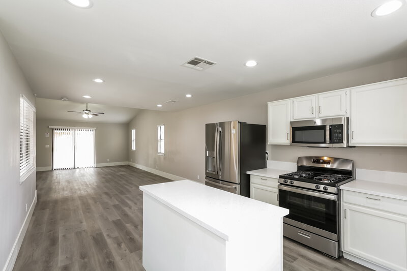 2,080/Mo, 5921 Tippin Dr Las Vegas, NV 89130 Kitchen View