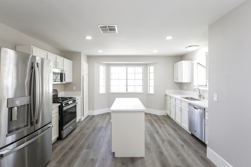 2,080/Mo, 5921 Tippin Dr Las Vegas, NV 89130 Kitchen View 2