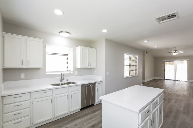 2,080/Mo, 5921 Tippin Dr Las Vegas, NV 89130 Kitchen View 3