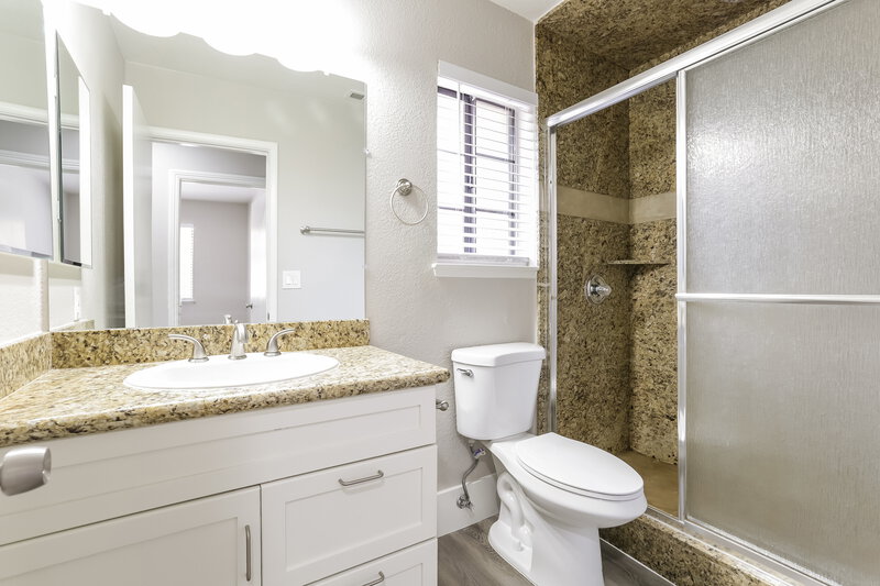 2,080/Mo, 5921 Tippin Dr Las Vegas, NV 89130 Bathroom View