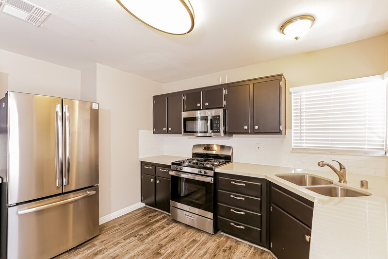 2,090/Mo, 5114 Del Shannon St North Las Vegas, NV 89031 Kitchen View