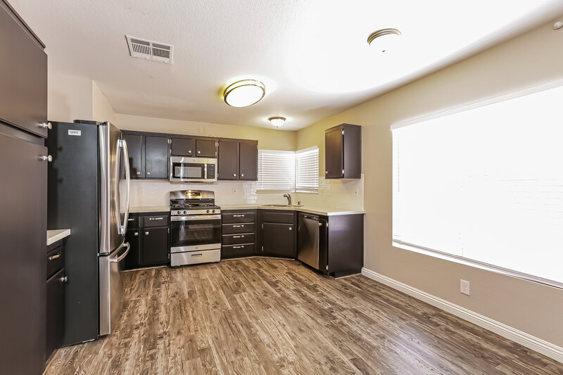 2,090/Mo, 5114 Del Shannon St North Las Vegas, NV 89031 Kitchen View 2