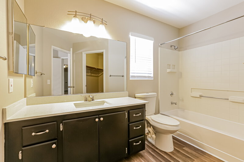 2,090/Mo, 5114 Del Shannon St North Las Vegas, NV 89031 Bathroom View