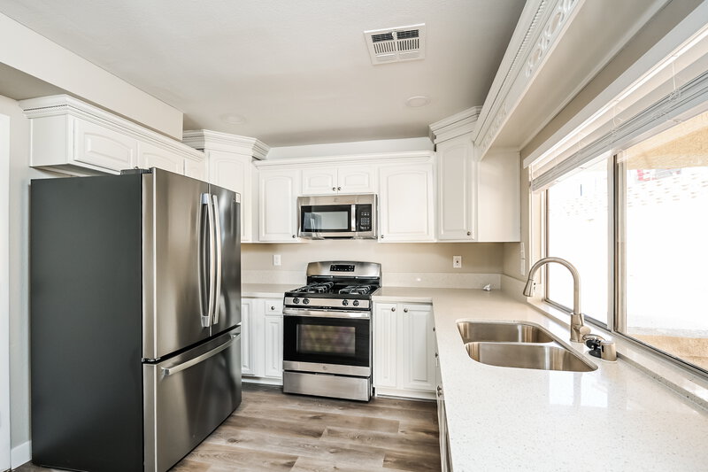 2,430/Mo, 1512 Spreading Oak Dr Henderson, NV 89014 Kitchen View 2