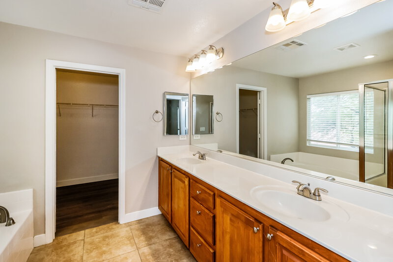 3,180/Mo, 10945 Florence Hills St Las Vegas, NV 89141 Main Bathroom View