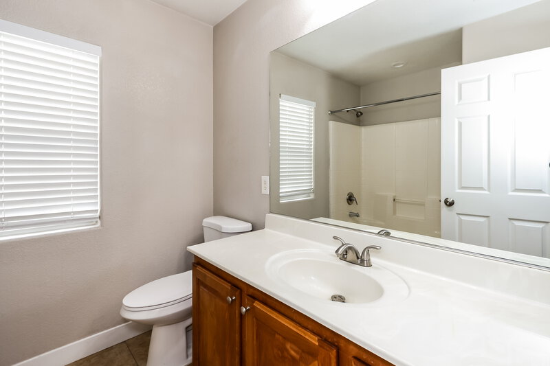 3,180/Mo, 10945 Florence Hills St Las Vegas, NV 89141 Bathroom View