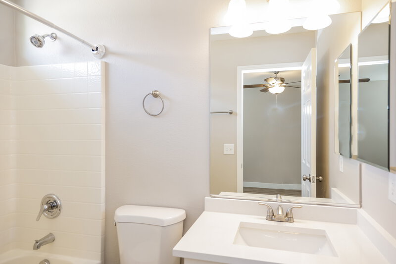 1,960/Mo, 5908 Secret Island Dr Las Vegas, NV 89139 Main Bathroom View