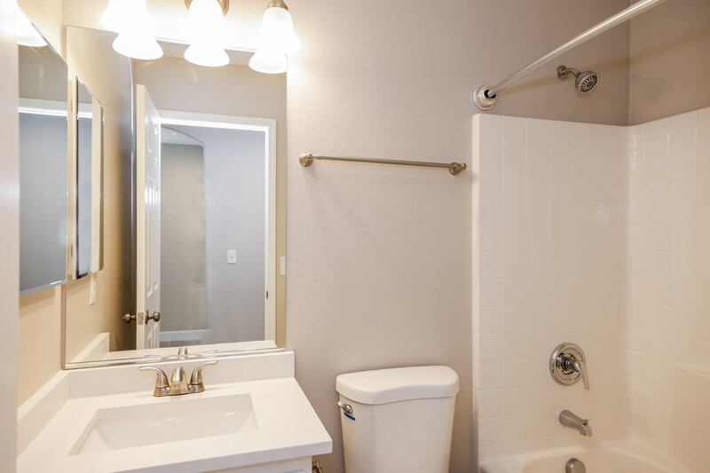 1,960/Mo, 5908 Secret Island Dr Las Vegas, NV 89139 Bathroom View