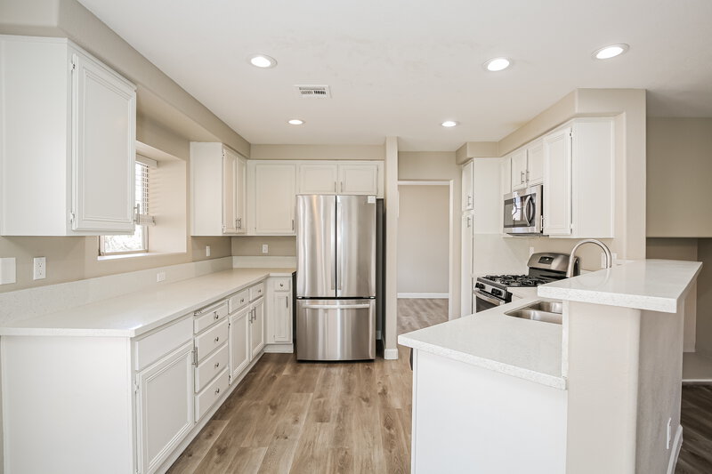 2,200/Mo, 1832 Fan Fare Dr North Las Vegas, NV 89032 Kitchen View