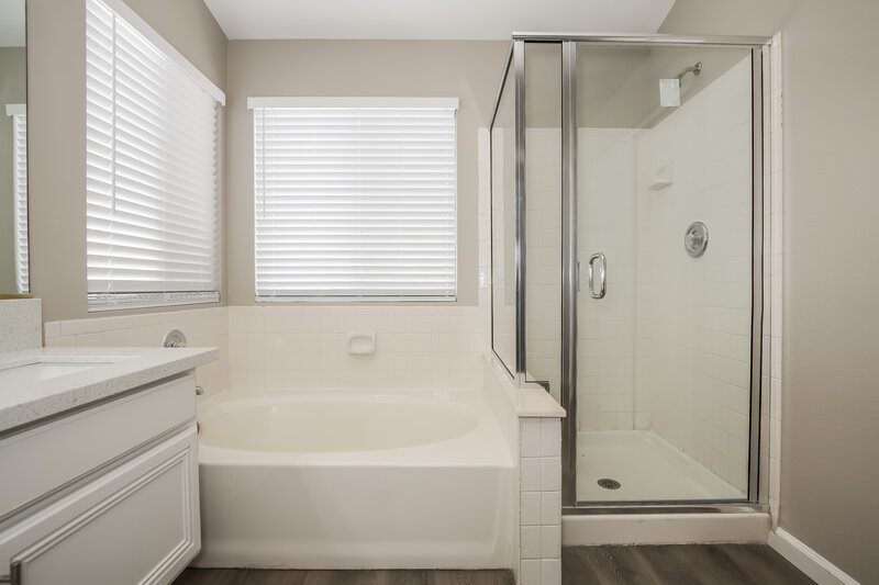 2,355/Mo, 1832 Fan Fare Dr North Las Vegas, NV 89032 Main Bathroom View