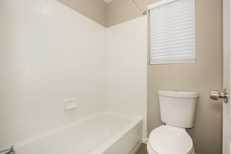 2,355/Mo, 1832 Fan Fare Dr North Las Vegas, NV 89032 Bathroom View 2