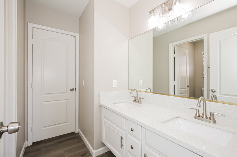 2,200/Mo, 1832 Fan Fare Dr North Las Vegas, NV 89032 Bathroom View