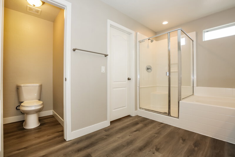2,375/Mo, 6213 Rimfire Rock Ct Las Vegas, NV 89130 Main Bathroom View