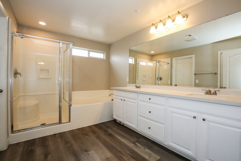 2,375/Mo, 6213 Rimfire Rock Ct Las Vegas, NV 89130 Main Bathroom View 2