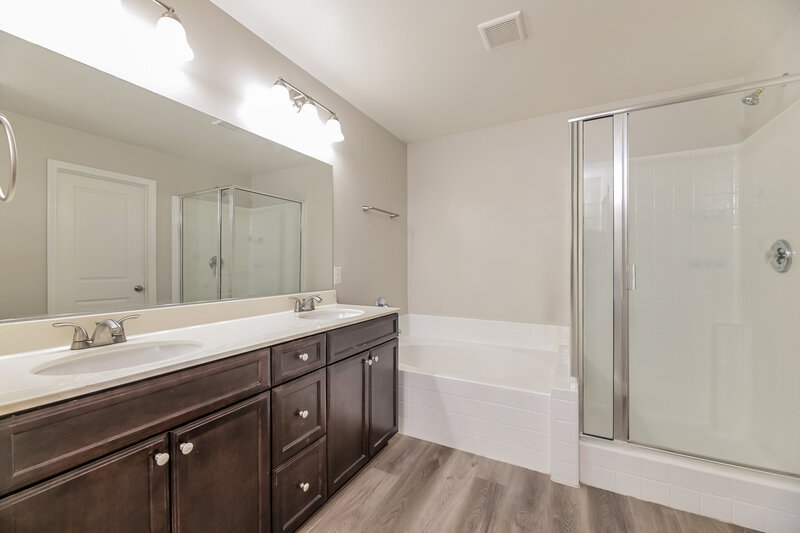 2,115/Mo, 10153 Watchtide Ct Las Vegas, NV 89166 Main Bathroom View