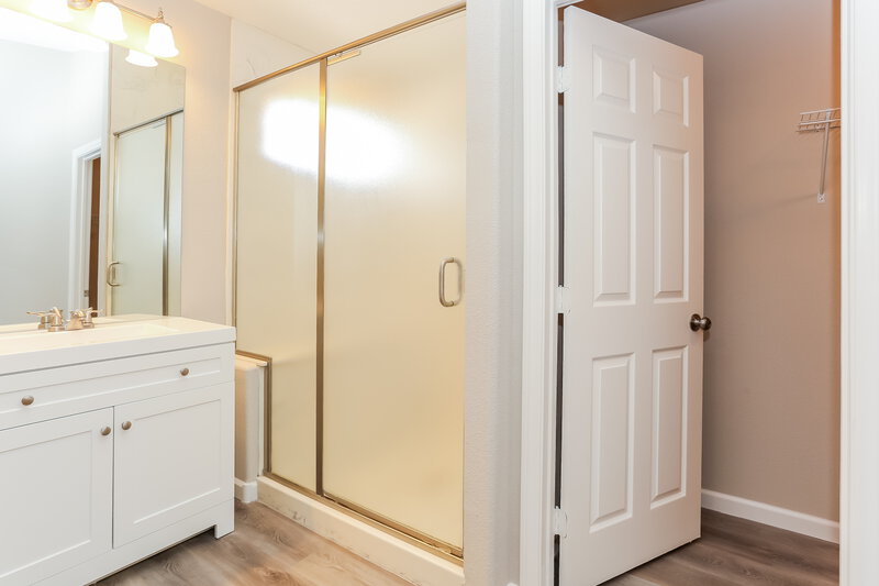 2,890/Mo, 3927 Blue Coral Dr North Las Vegas, NV 89032 Main Bathroom View