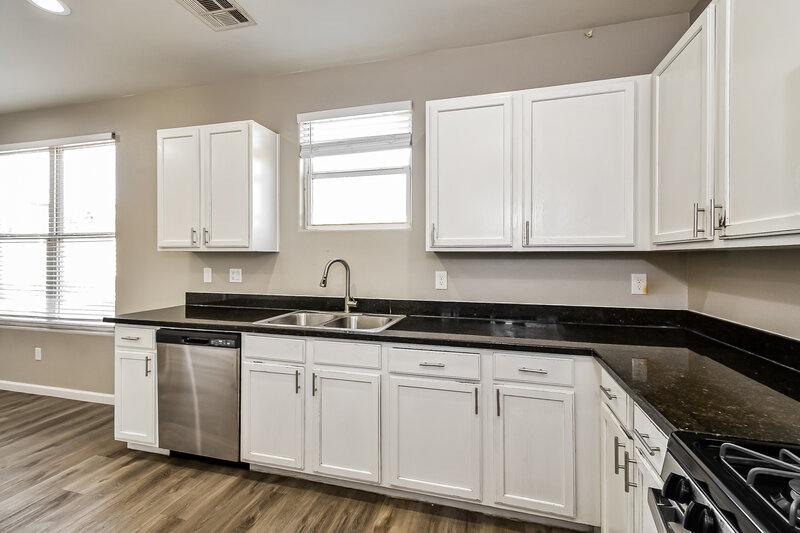 2,465/Mo, 4237 Telstar Ct North Las Vegas, NV 89032 Kitchen View 2