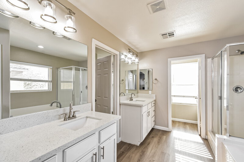 2,465/Mo, 4237 Telstar Ct North Las Vegas, NV 89032 Main Bathroom View