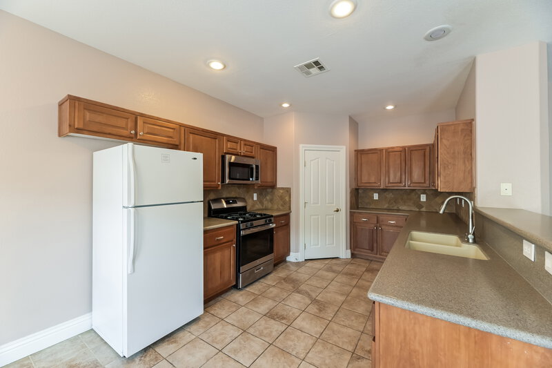 2,225/Mo, 1748 Crow Creek Ave Las Vegas, NV 89123 Kitchen View