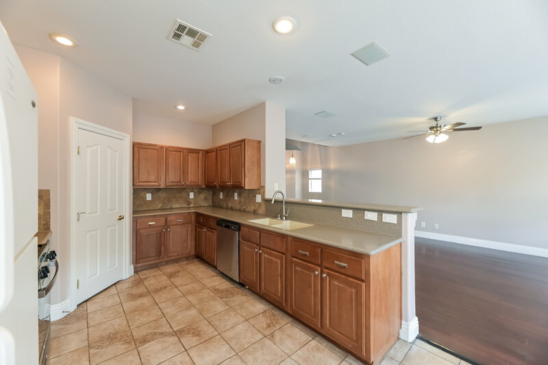 2,225/Mo, 1748 Crow Creek Ave Las Vegas, NV 89123 Kitchen View 2