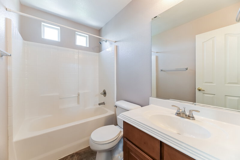 2,225/Mo, 1748 Crow Creek Ave Las Vegas, NV 89123 Bathroom View