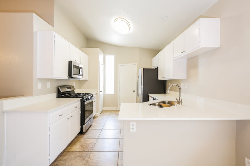 2,075/Mo, 130 Breezy Shore Ave North Las Vegas, NV 89031 Kitchen View