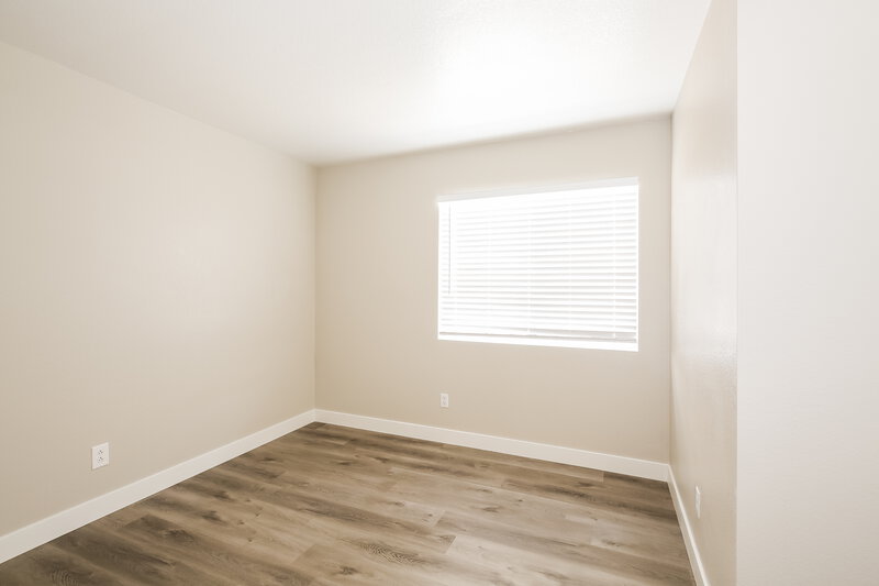 2,075/Mo, 130 Breezy Shore Ave North Las Vegas, NV 89031 Bedroom View 2