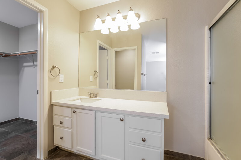 1,980/Mo, 721 Orchid Tree Ln Henderson, NV 89011 Main Bathroom View