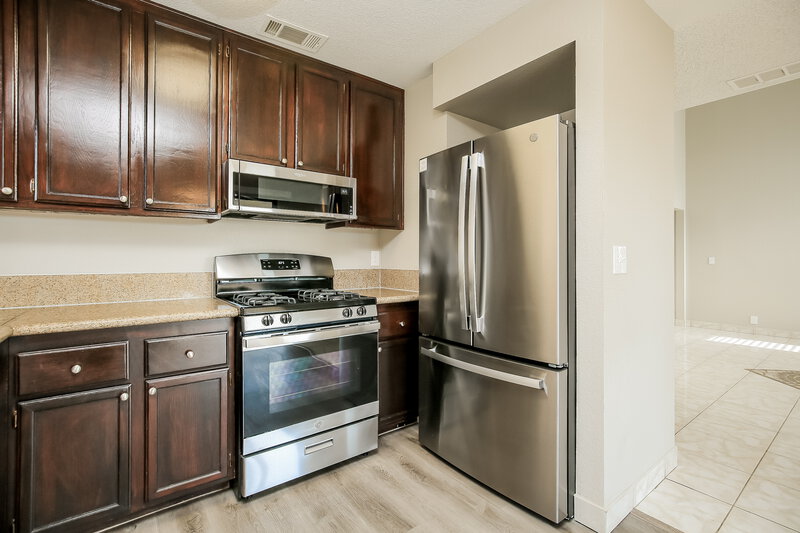 2,150/Mo, 3100 Centavo Dr Las Vegas, NV 89117 Kitchen View