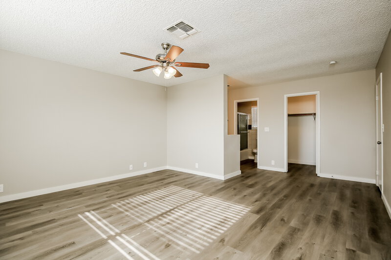2,150/Mo, 3100 Centavo Dr Las Vegas, NV 89117 Main Bedroom View 2