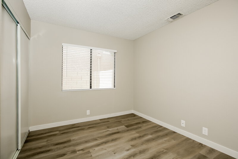 2,150/Mo, 3100 Centavo Dr Las Vegas, NV 89117 Bathroom View