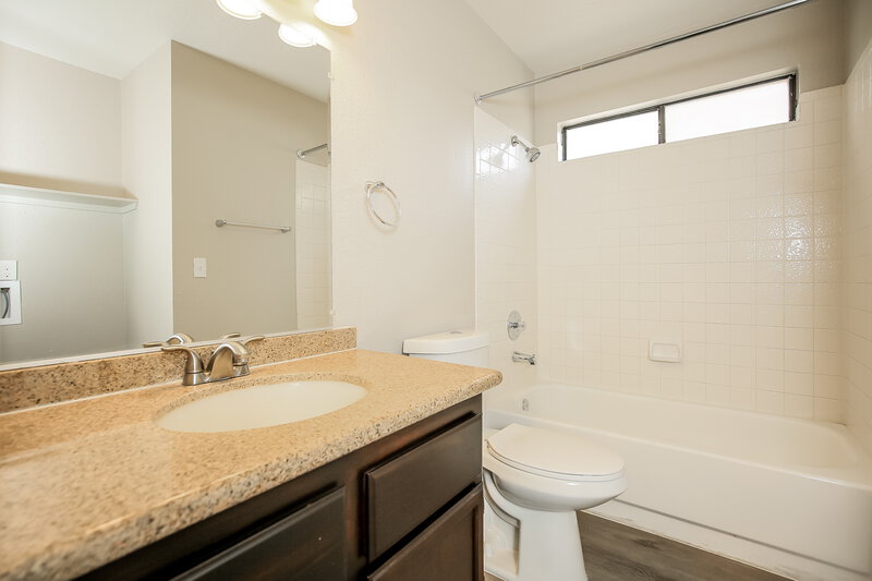 2,150/Mo, 3100 Centavo Dr Las Vegas, NV 89117 Bathroom View 2