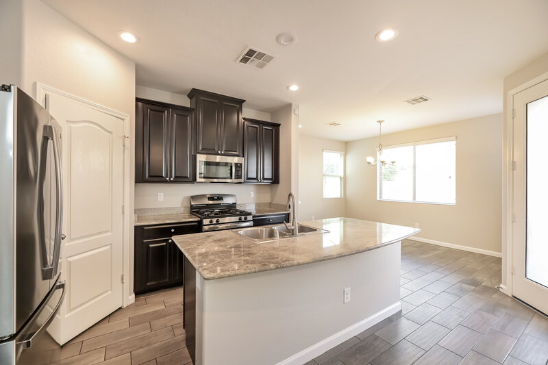 2,015/Mo, 6388 Kellyville Dr Las Vegas, NV 89122 Kitchen View