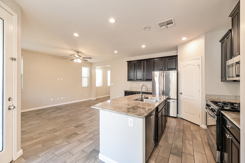 2,015/Mo, 6388 Kellyville Dr Las Vegas, NV 89122 Kitchen View 2