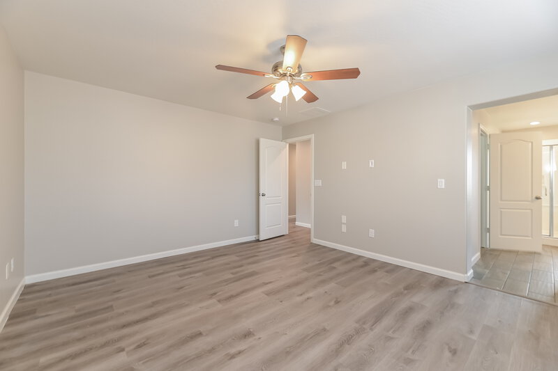 2,015/Mo, 6388 Kellyville Dr Las Vegas, NV 89122 Main Bedroom View 2