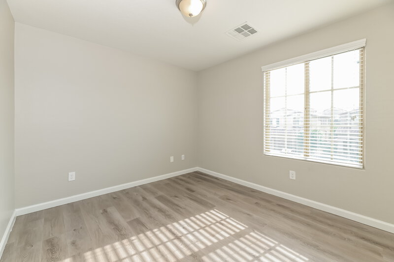 2,015/Mo, 6388 Kellyville Dr Las Vegas, NV 89122 Bedroom View 2