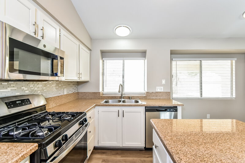 2,200/Mo, 8073 Boardwalk Way Las Vegas, NV 89123 Kitchen View 2