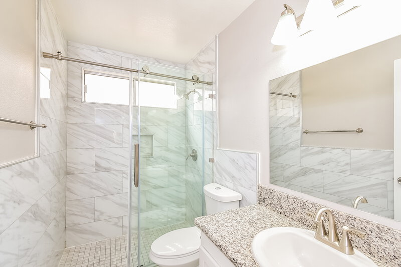 2,200/Mo, 8073 Boardwalk Way Las Vegas, NV 89123 Main Bathroom View