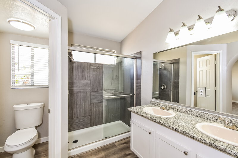 2,200/Mo, 8073 Boardwalk Way Las Vegas, NV 89123 Main Bathroom View 2