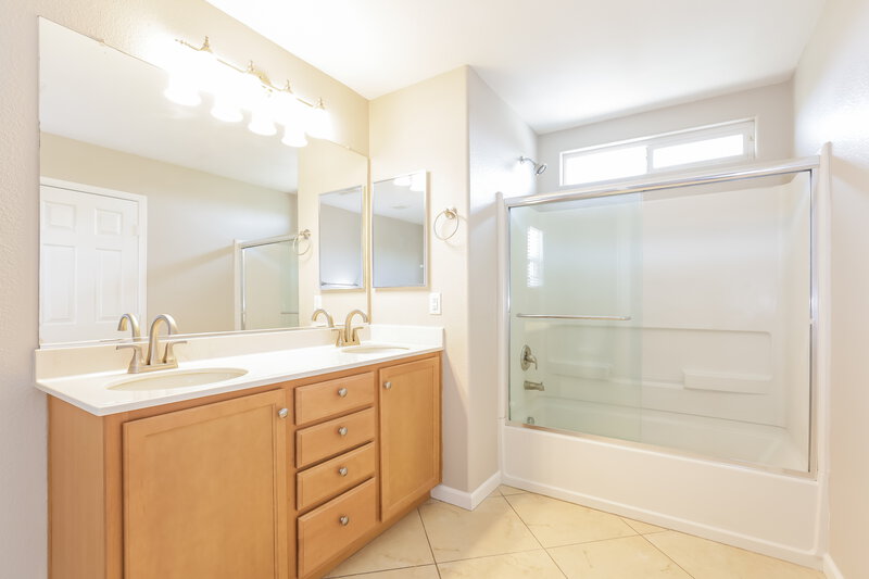 2,535/Mo, 9904 Pride Dance Ct Las Vegas, NV 89178 Main Bathroom View