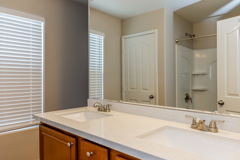 2,185/Mo, 71 Branch Field Ave Las Vegas, NV 89183 Main Bathroom View 2