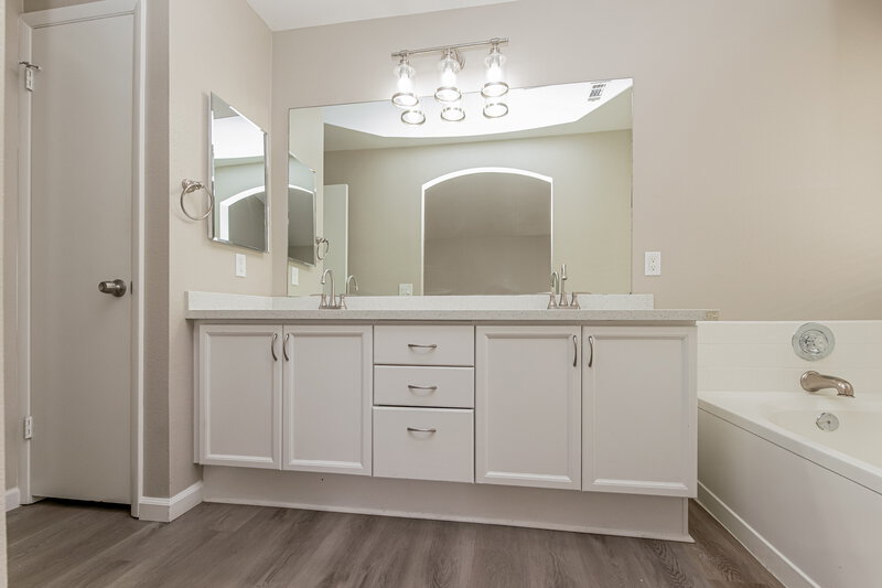 2,105/Mo, 1945 Curio Dr North Las Vegas, NV 89031 Main Bathroom View