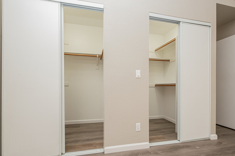 2,105/Mo, 1945 Curio Dr North Las Vegas, NV 89031 Walk In Closet View