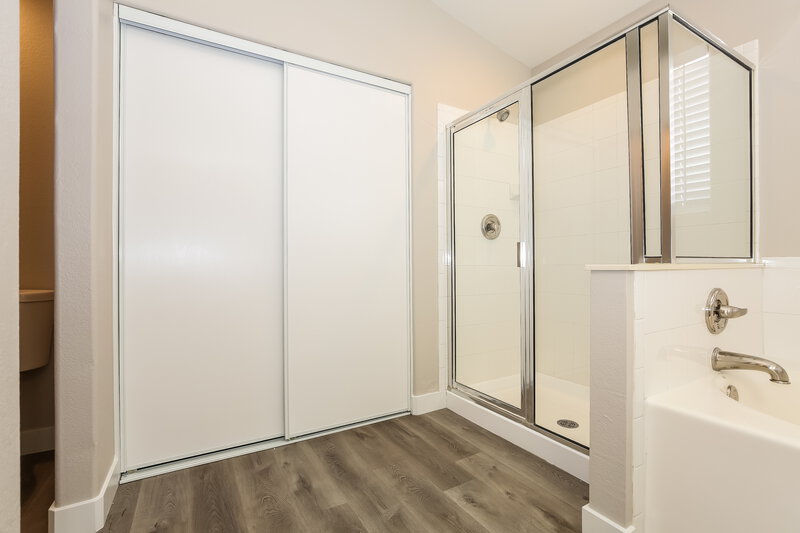 2,190/Mo, 7945 Turtle Island Ct Las Vegas, NV 89129 Main Bathroom View